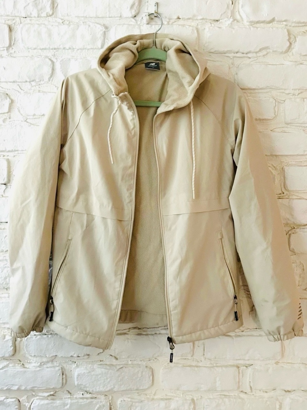 New Balance Women's Hooded Utility/ wind breaker Jacket LT Beige XS